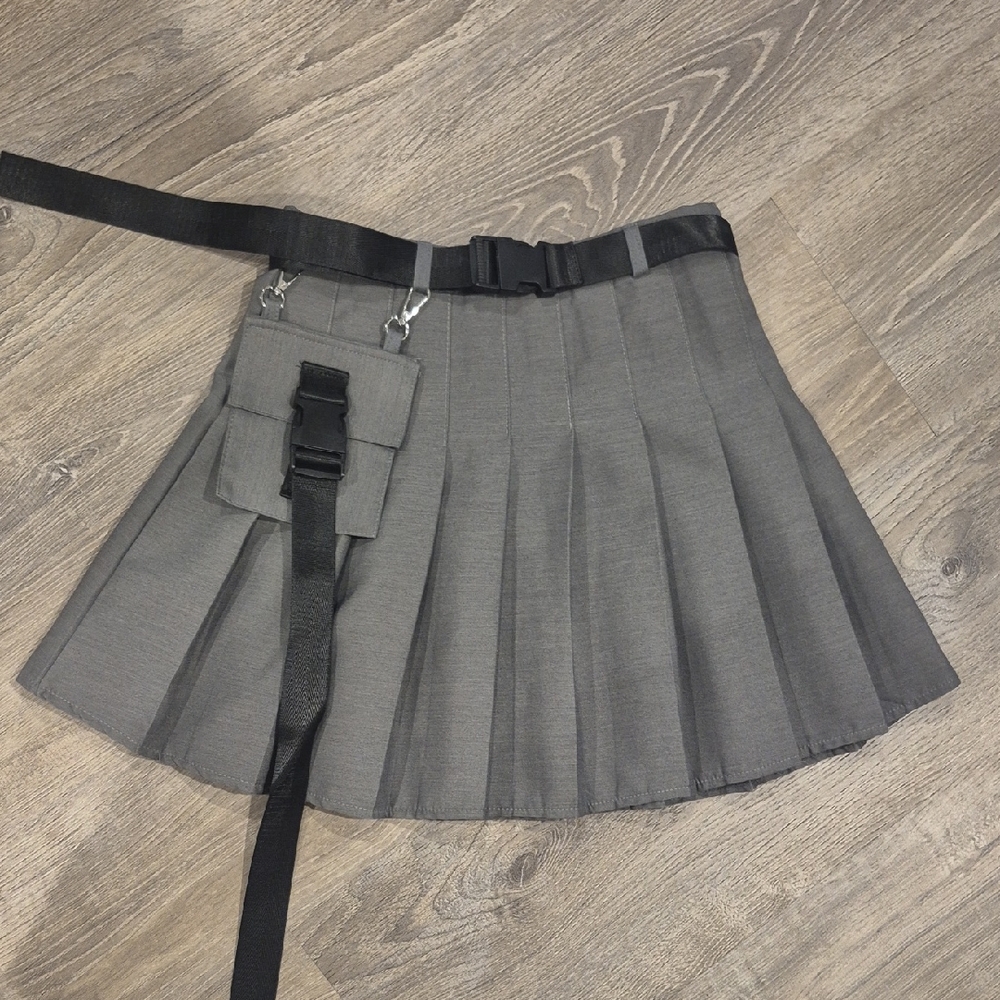 Gray Pleated Skirt with Black Belt